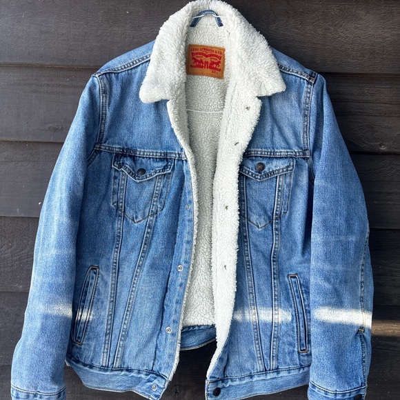 CLEAN Levis size Large Sherpa Denim Trucker Jacket Washed Blue Jeans - Picture 1 of 4